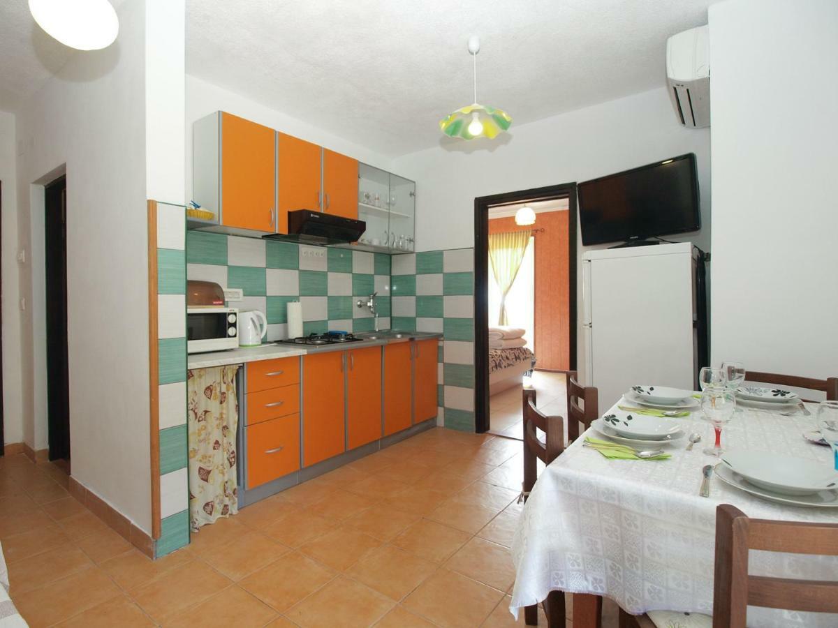 Apartments Davor 1676 Banjole Extérieur photo